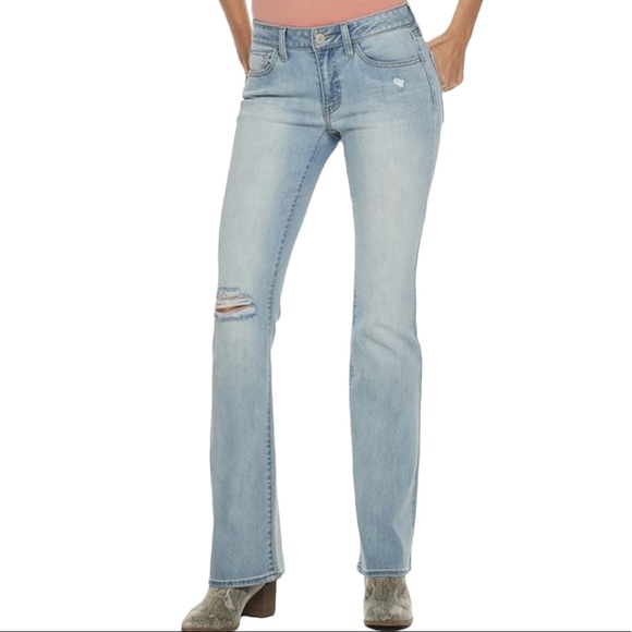 Levi's Denim - NWOT Levi’s Mid Rise Distressed Classic Boot